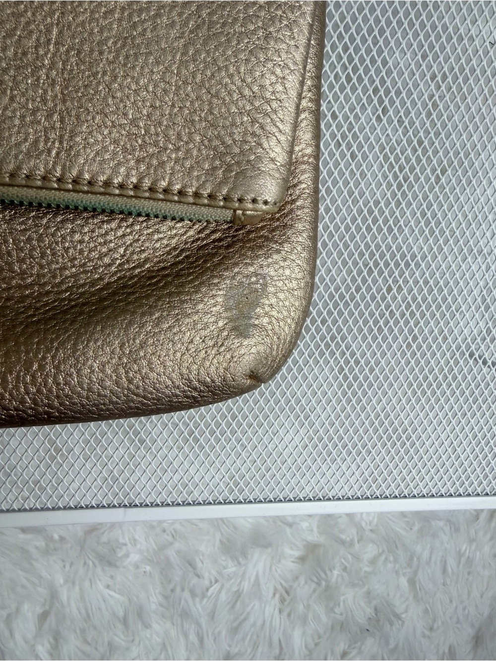 Seaside Clutch Gold - Picture 7 of 7